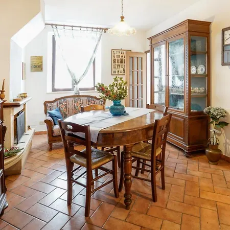 Pescini's Apartment Rosia